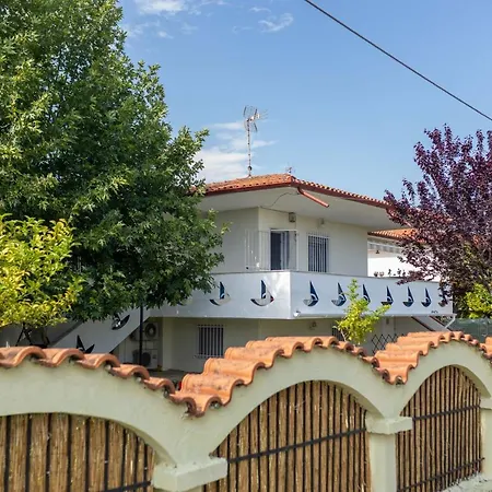 Spacious Seaside House Nea Poteidaia