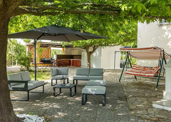 Spacious Seaside House *