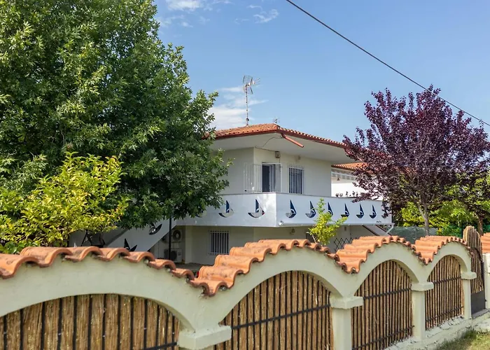 Spacious Seaside House Nea Poteidaia