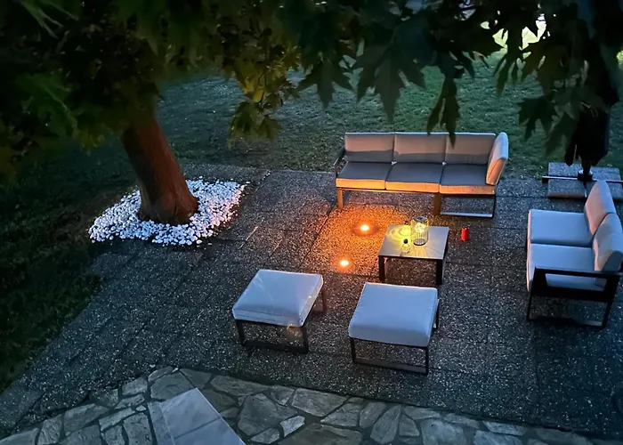 Spacious Seaside House Nea Poteidaia