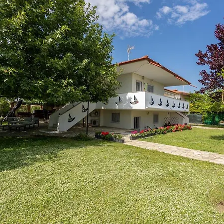 Spacious Seaside House Nea Poteidaia